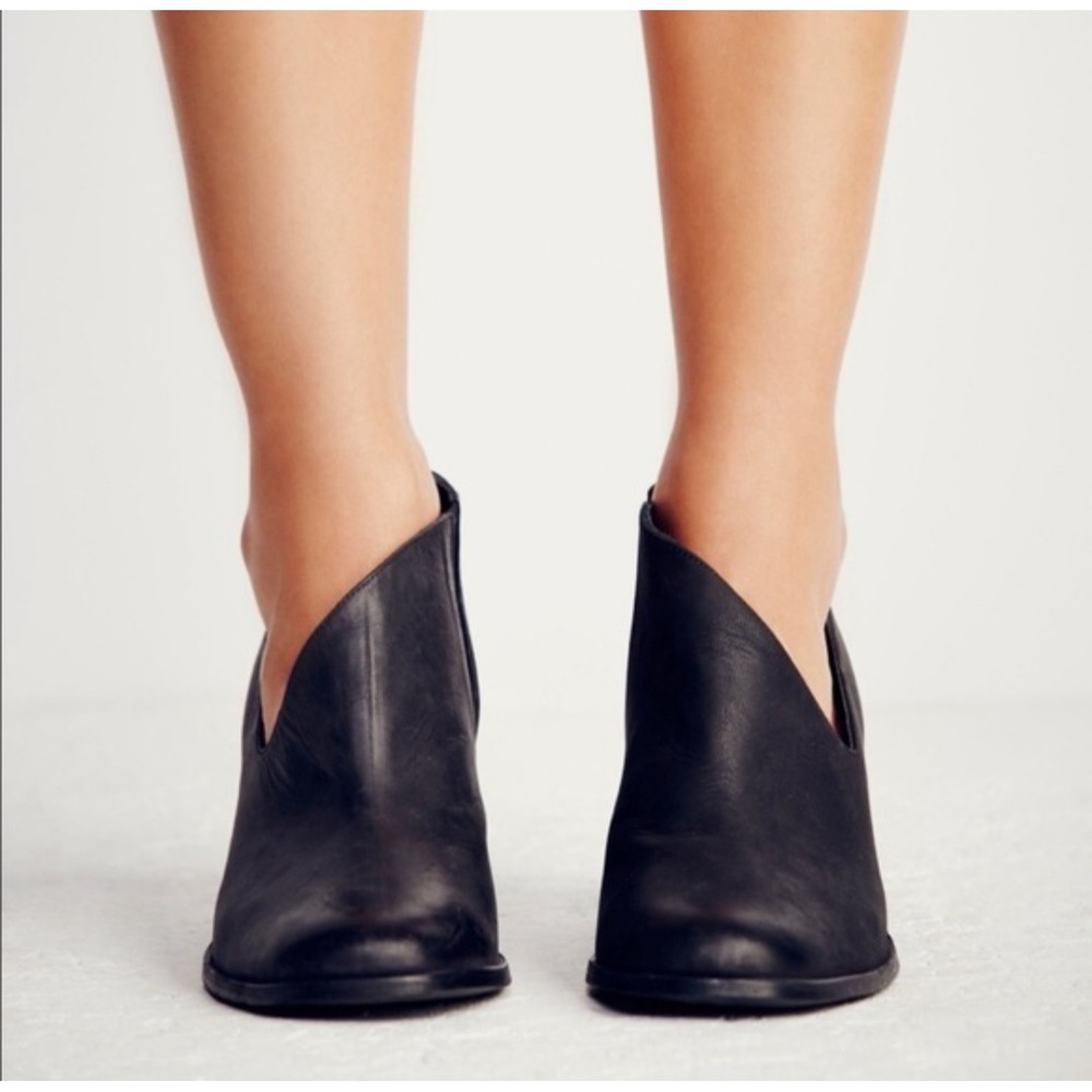Free People Leather Ankle Boots 8 / 38 Black V-Cut Block Heel Shooties Terrah - Picture 11 of 12